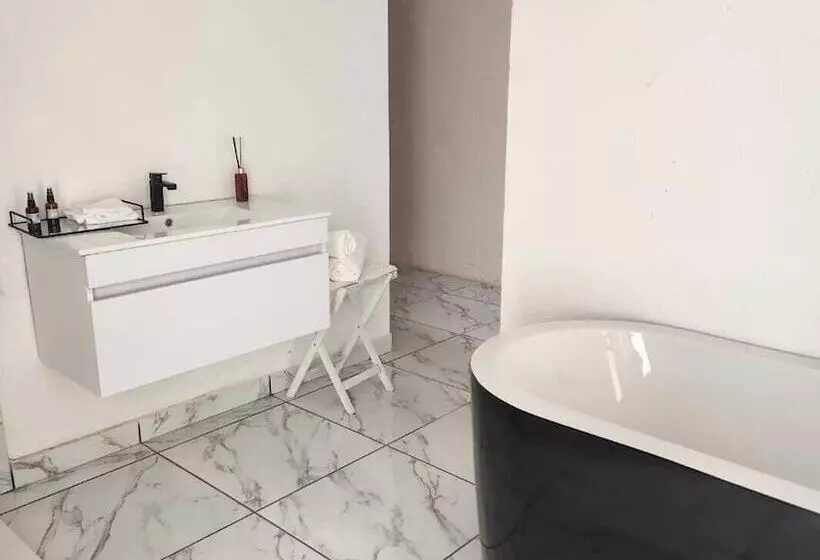 Hotelli Edrange Luxury Lodge