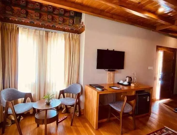 هتل Lhayhuel Resort & Spa