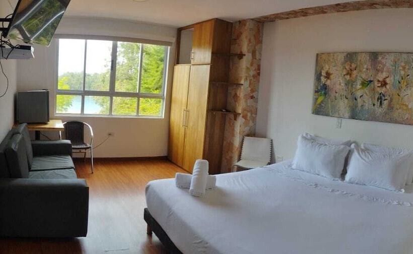 هتل Loma Encantada