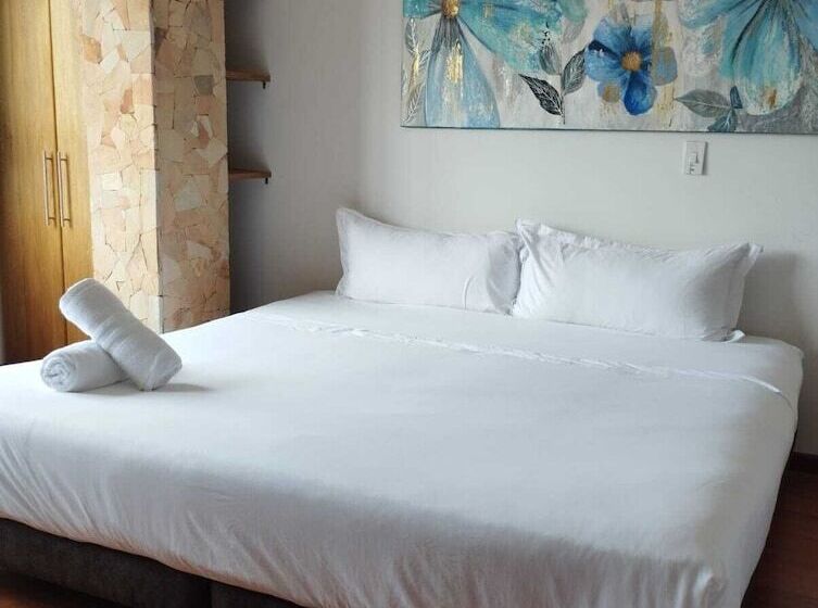 هتل Loma Encantada