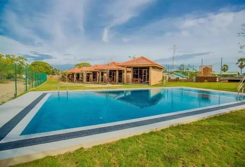 Hotelli Nikara Beach Villas Arugambay