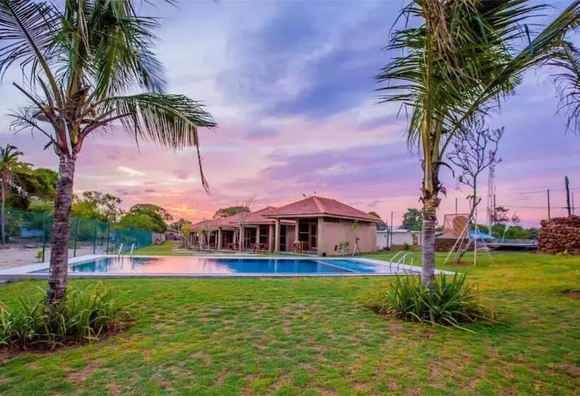 Hotelli Nikara Beach Villas Arugambay
