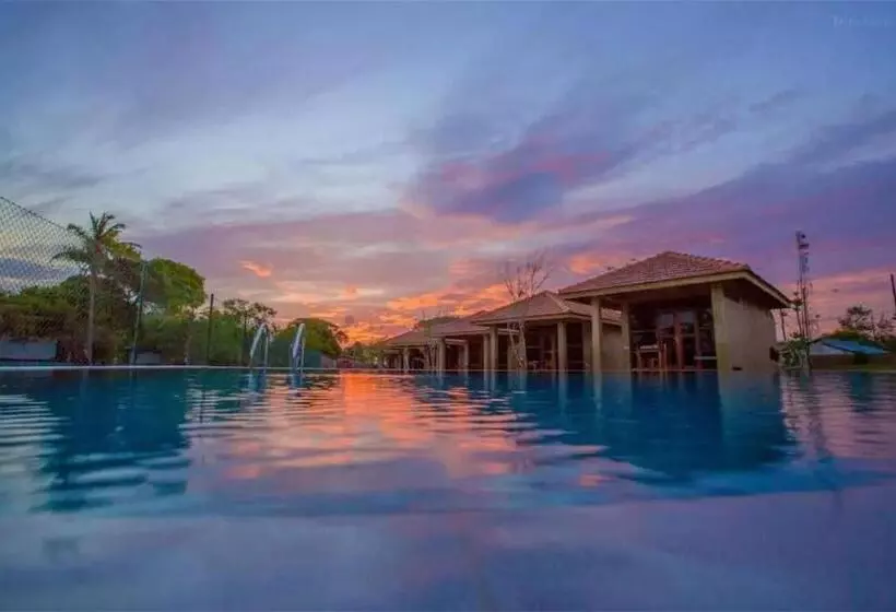 Hotelli Nikara Beach Villas Arugambay