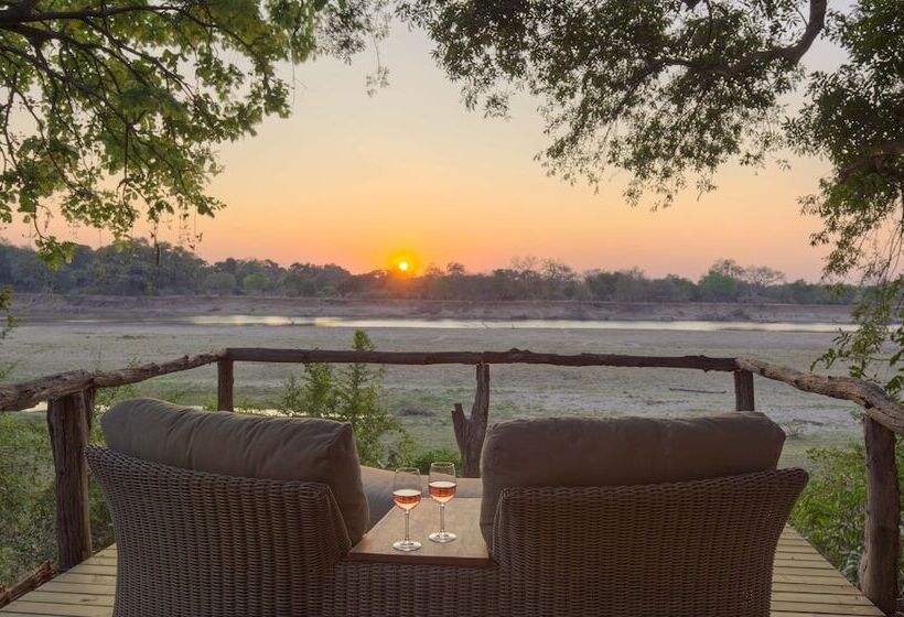 هتل Shawa Luangwa Camp