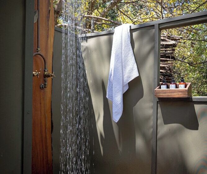 هتل Shawa Luangwa Camp