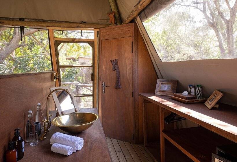 هتل Shawa Luangwa Camp