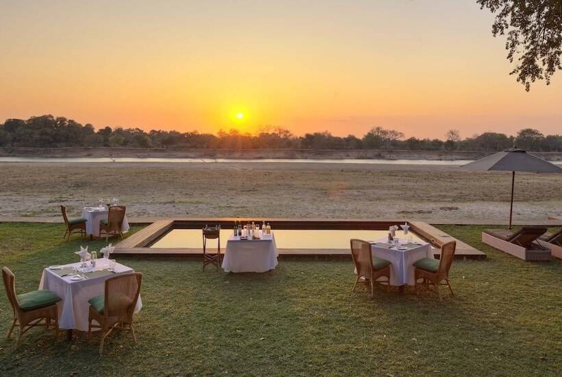 هتل Shawa Luangwa Camp