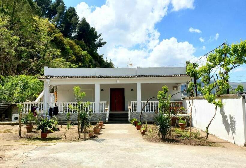 پانسیون Eni Guesthouse Parking On Site