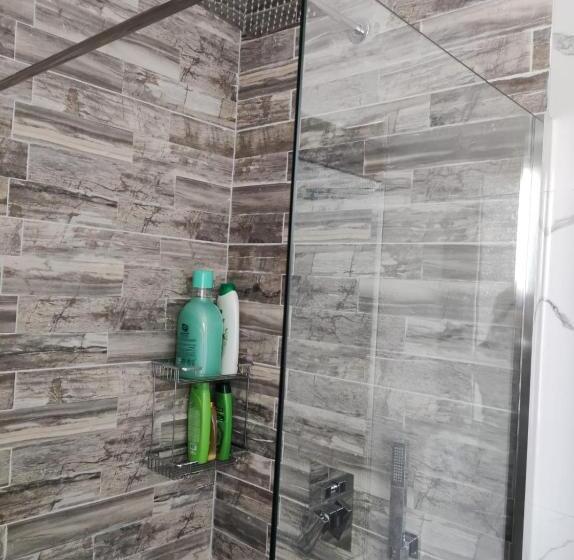 پانسیون Eni Guesthouse Parking On Site