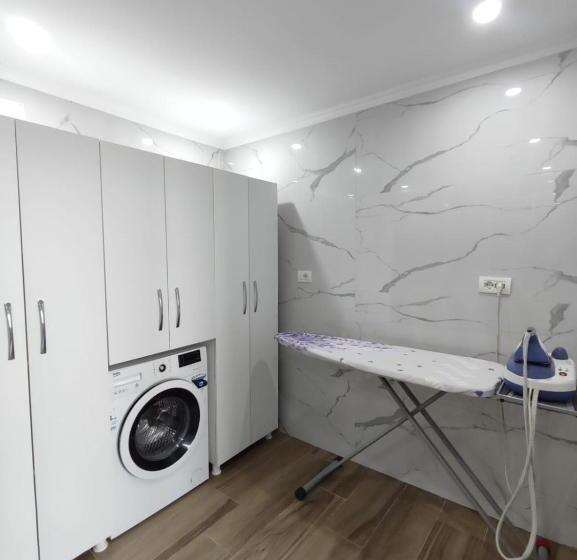 پانسیون Eni Guesthouse Parking On Site