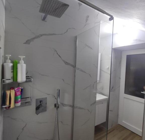 پانسیون Eni Guesthouse Parking On Site