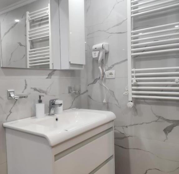 پانسیون Eni Guesthouse Parking On Site