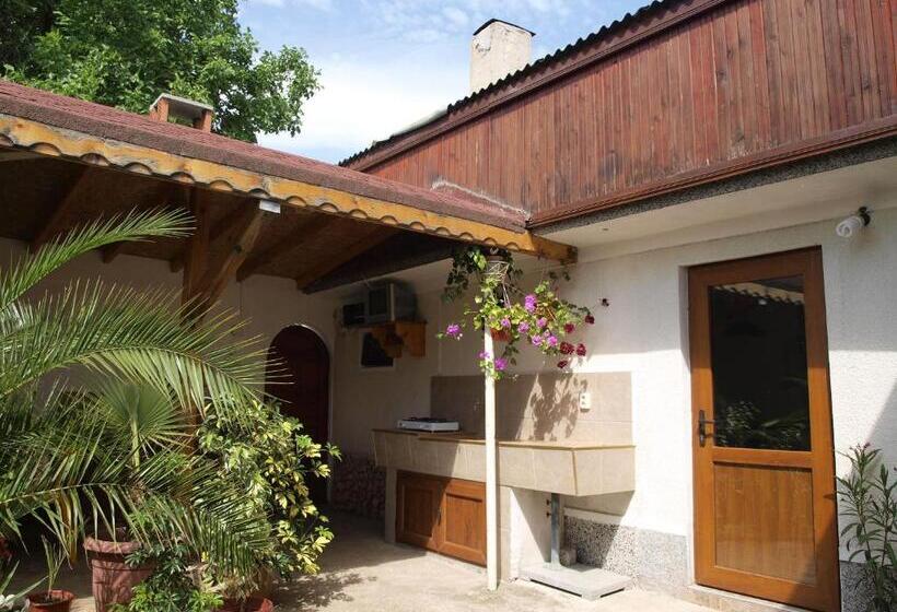 پانسیون Guest Rooms Kamberovi