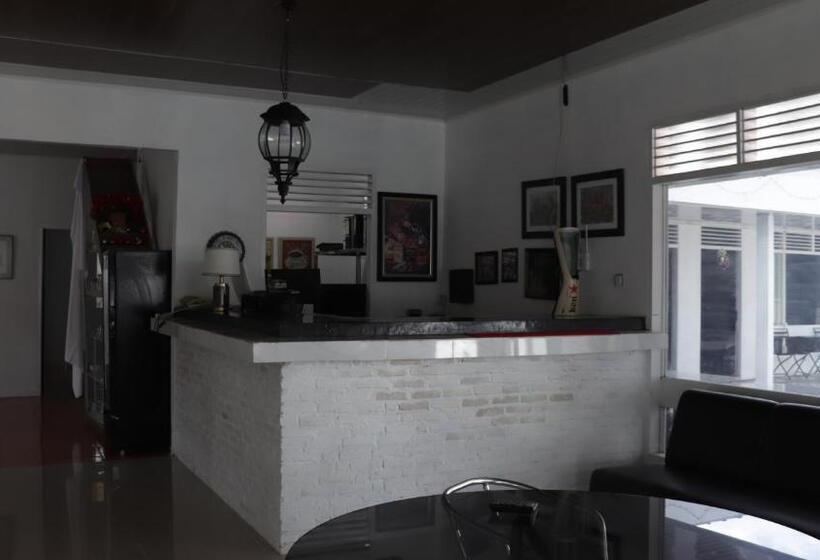 Пансион Hw. Hubers Hotel, Bar & Resto