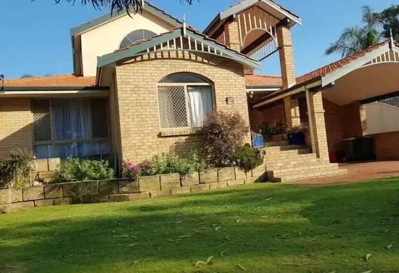 Aamiaismajoitus (B&B) Harewood S Hideaway