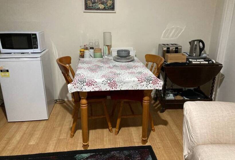 צימר Harewood S Hideaway