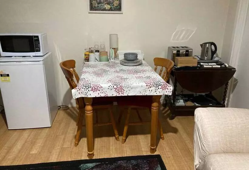 Aamiaismajoitus (B&B) Harewood S Hideaway