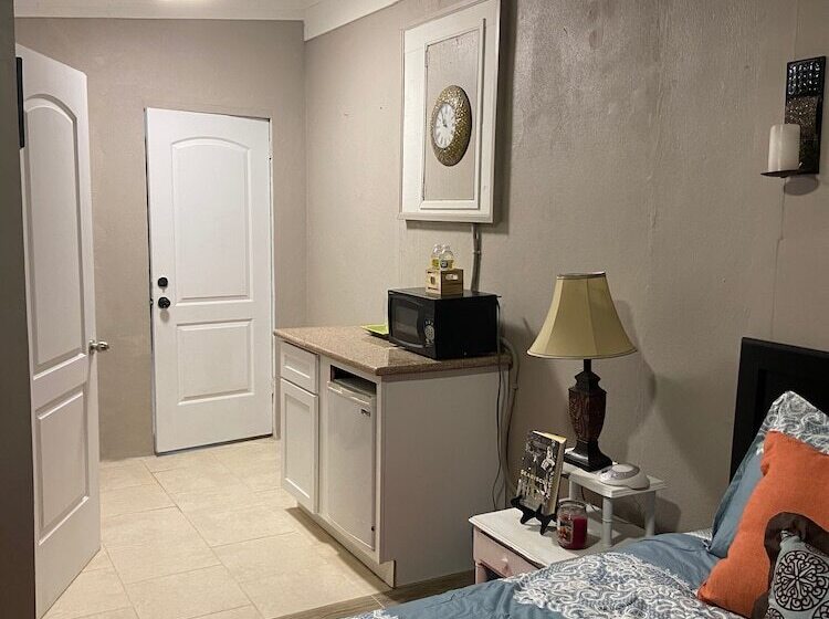 تختخواب و صبحانه Rosebud