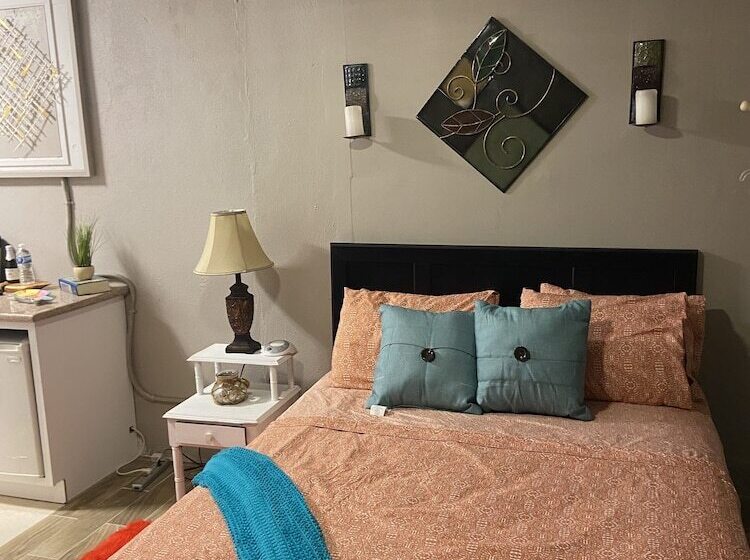 تختخواب و صبحانه Rosebud