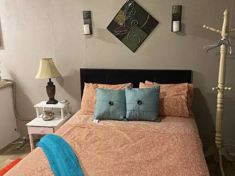 تختخواب و صبحانه Rosebud