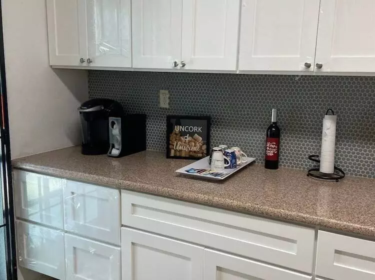 تختخواب و صبحانه Rosebud