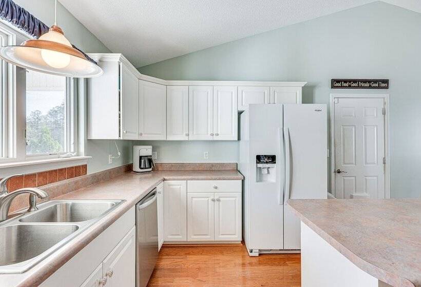 Cape Carteret Home ~ 3 Mi To Crystal Coast Beaches