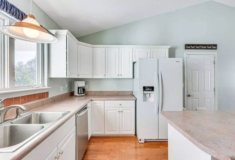 Cape Carteret Home ~ 3 Mi To Crystal Coast Beaches