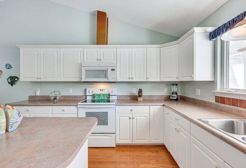 Cape Carteret Home ~ 3 Mi To Crystal Coast Beaches