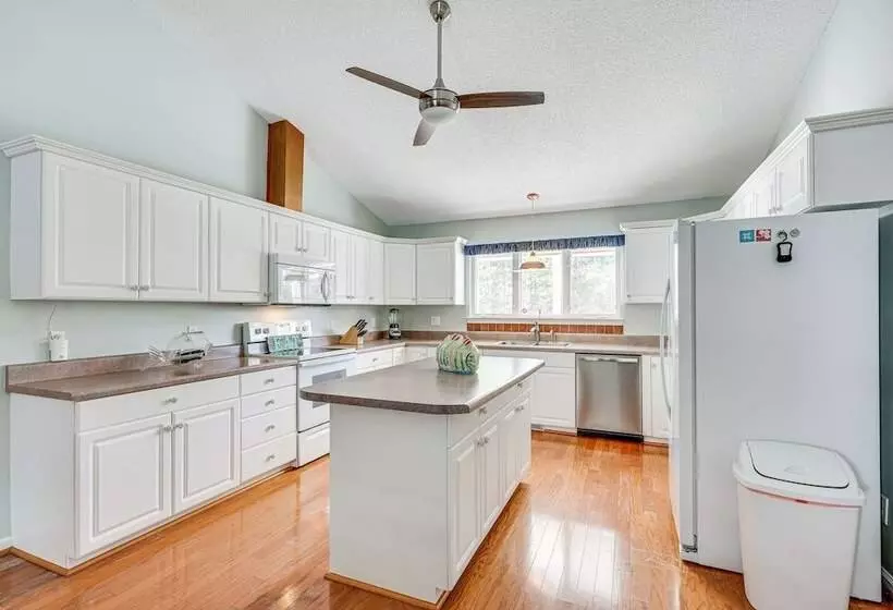 Cape Carteret Home ~ 3 Mi To Crystal Coast Beaches