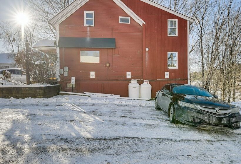 Charming Stowe Home Walk To Downtown & River!