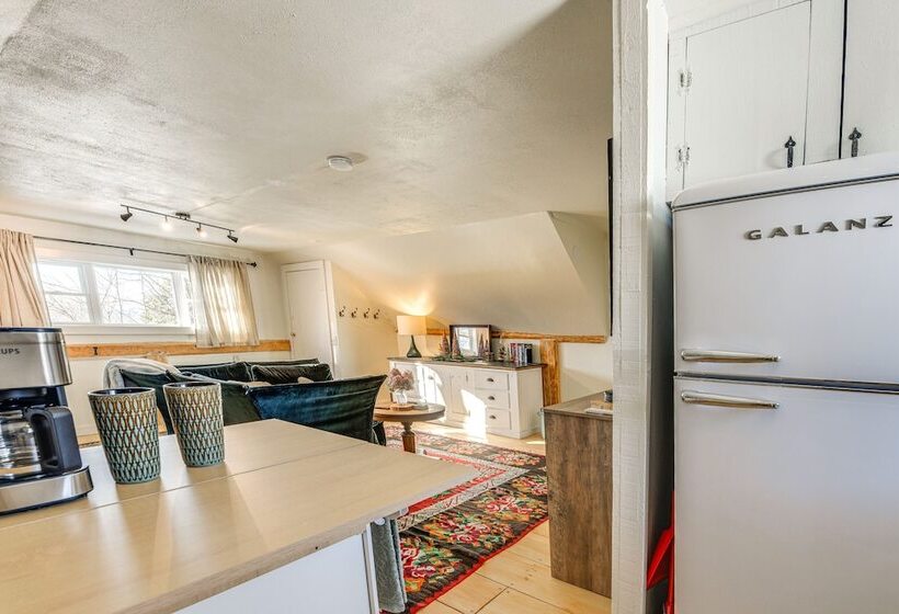 Charming Stowe Home Walk To Downtown & River!