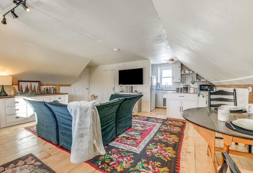 Charming Stowe Home Walk To Downtown & River!