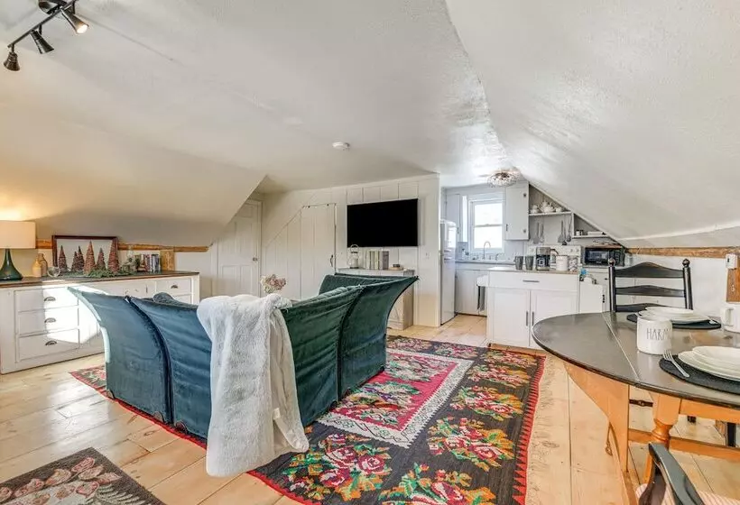 Charming Stowe Home Walk To Downtown & River!