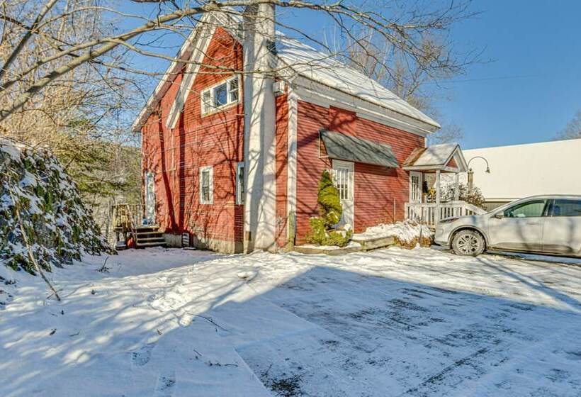 Charming Stowe Home Walk To Downtown & River!