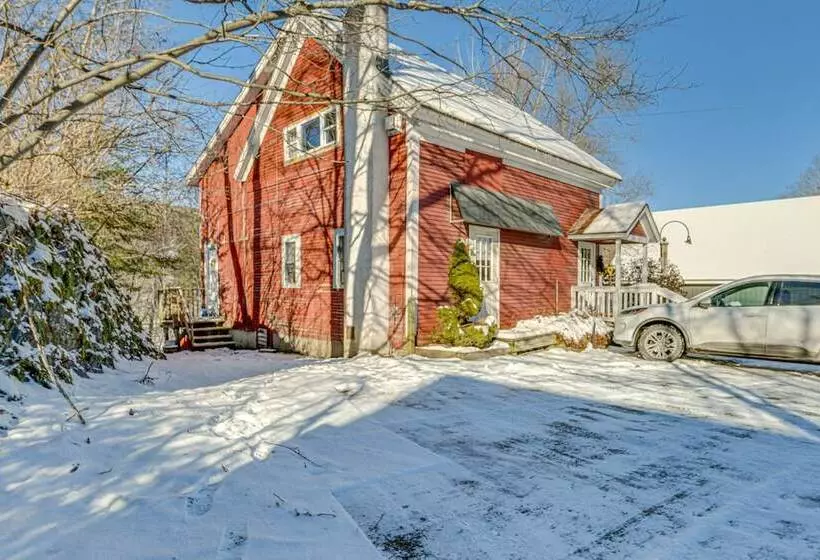 Charming Stowe Home Walk To Downtown & River!
