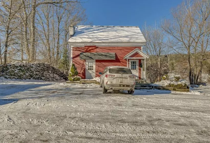 Charming Stowe Home Walk To Downtown & River!
