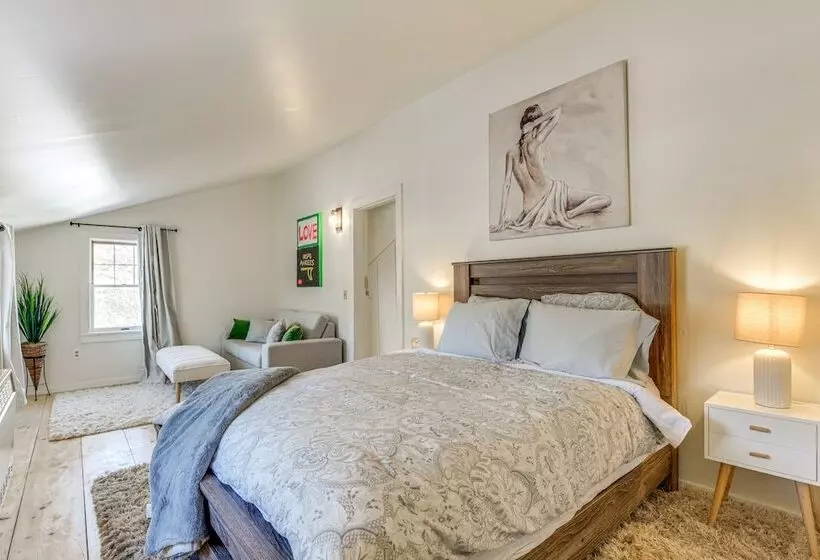 Charming Stowe Home Walk To Downtown & River!