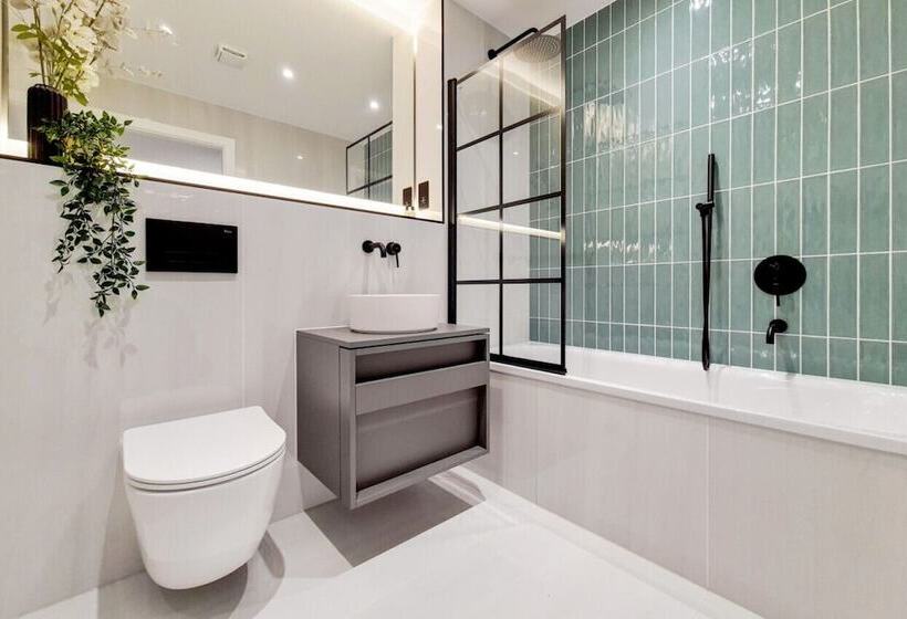 Deluxe Wembley Harrow Apartment