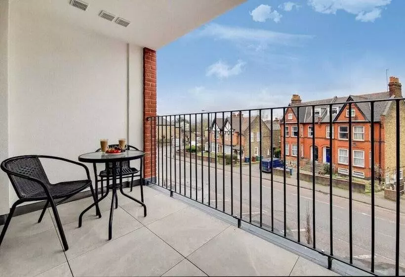 Deluxe Wembley Harrow Apartment