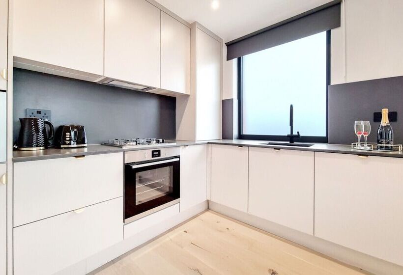 Deluxe Wembley Harrow Apartment
