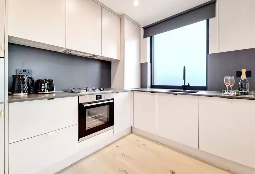 Deluxe Wembley Harrow Apartment