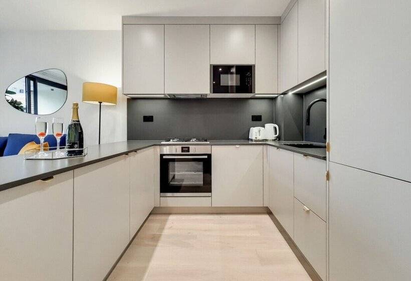 Deluxe Wembley Harrow Apartment