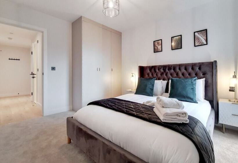 Deluxe Wembley Harrow Apartment