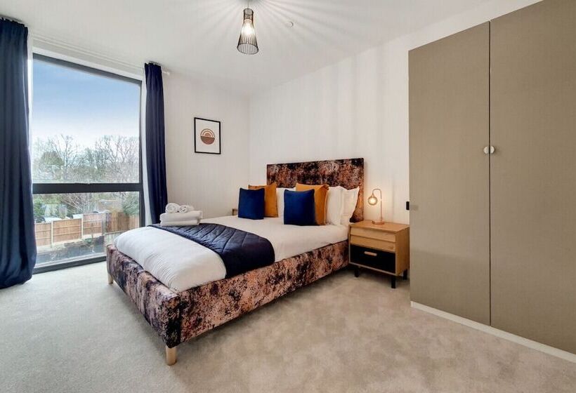 Deluxe Wembley Harrow Apartment