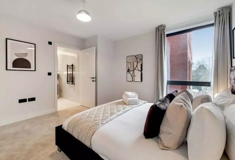 Deluxe Wembley Harrow Apartment