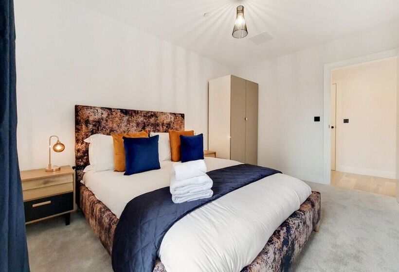 Deluxe Wembley Harrow Apartment