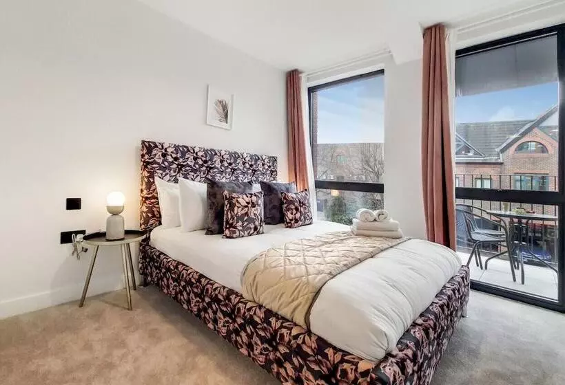 Deluxe Wembley Harrow Apartment