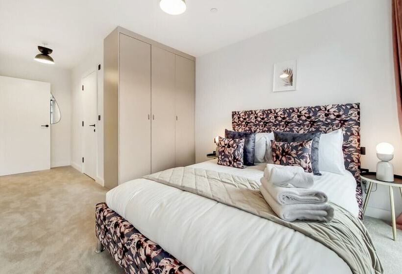 Deluxe Wembley Harrow Apartment