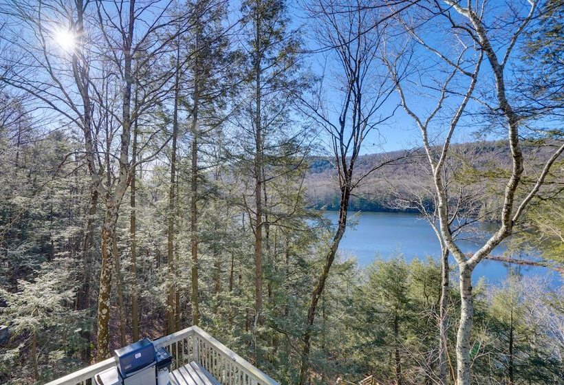 Great Barrington Lakeside Getaway W/ Kayak & Grill