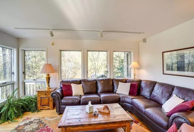 Great Barrington Lakeside Getaway W/ Kayak & Grill